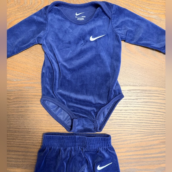Nike Infant Royal Blue Velour Set - Picture 2 of 2